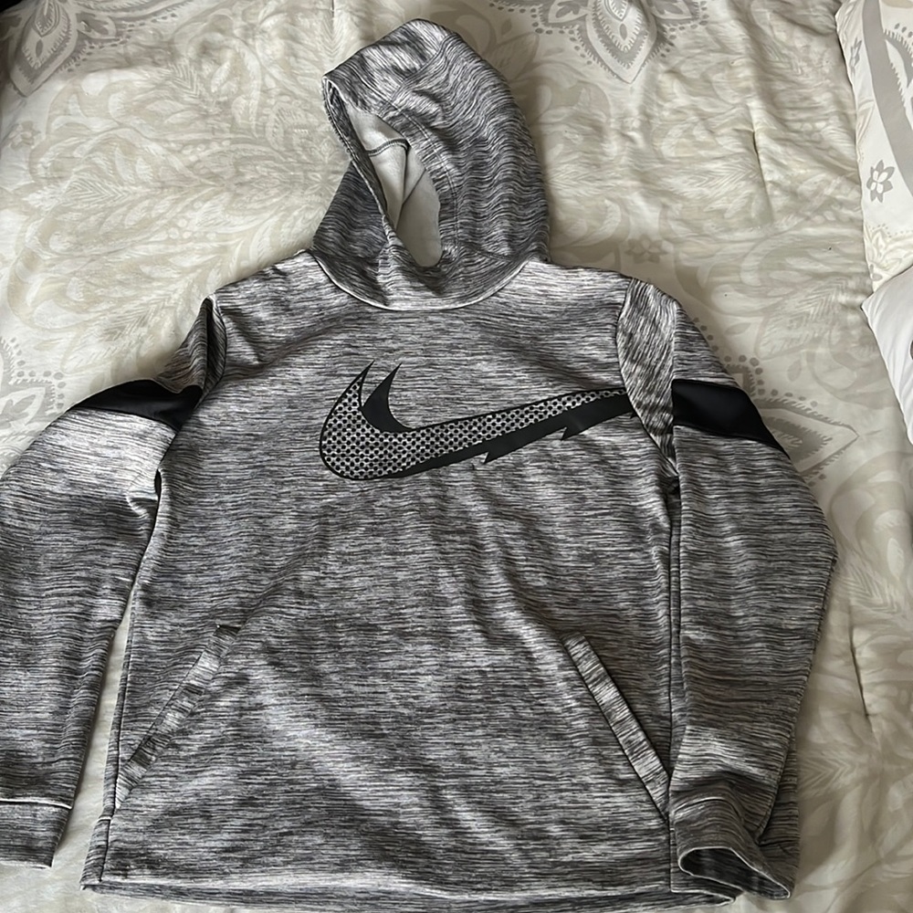 Nike grey sweatsuit (big kid)